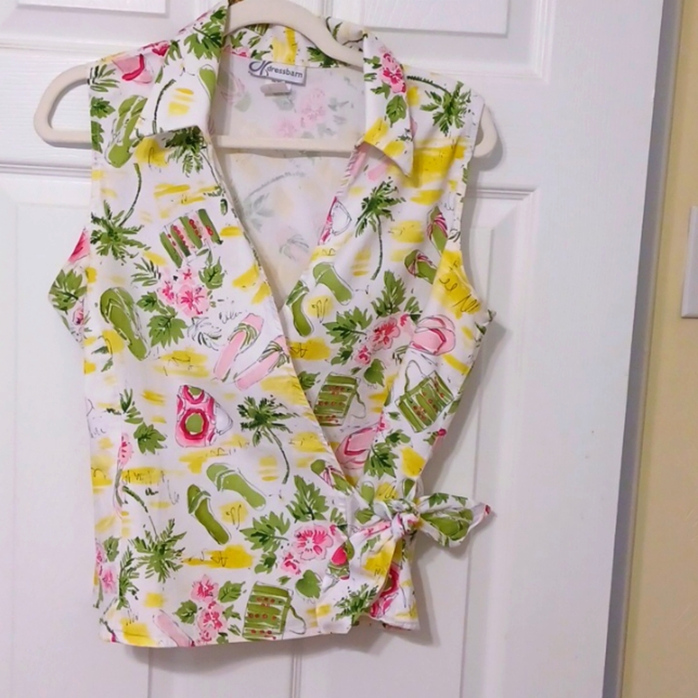 Dressbarn sz L,sleeveless blouse. White, with palm trees and everything summer